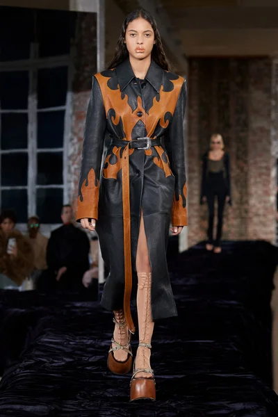 Look 9